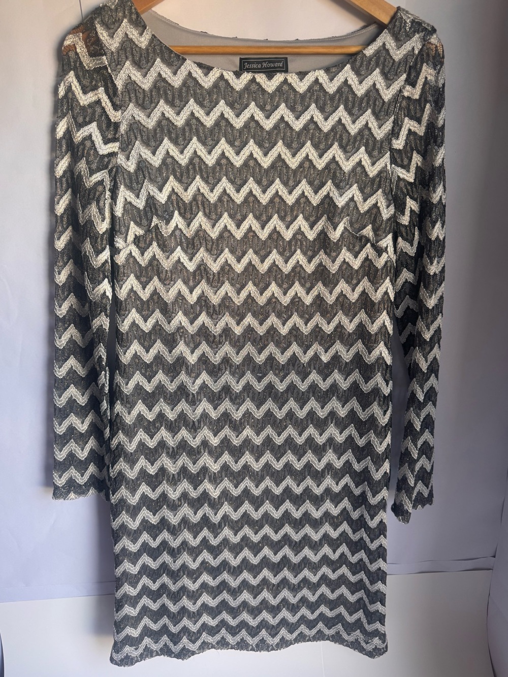 Jessica Howard Gray & Cream Chevron Lace Overlay Long Sleeve Dress